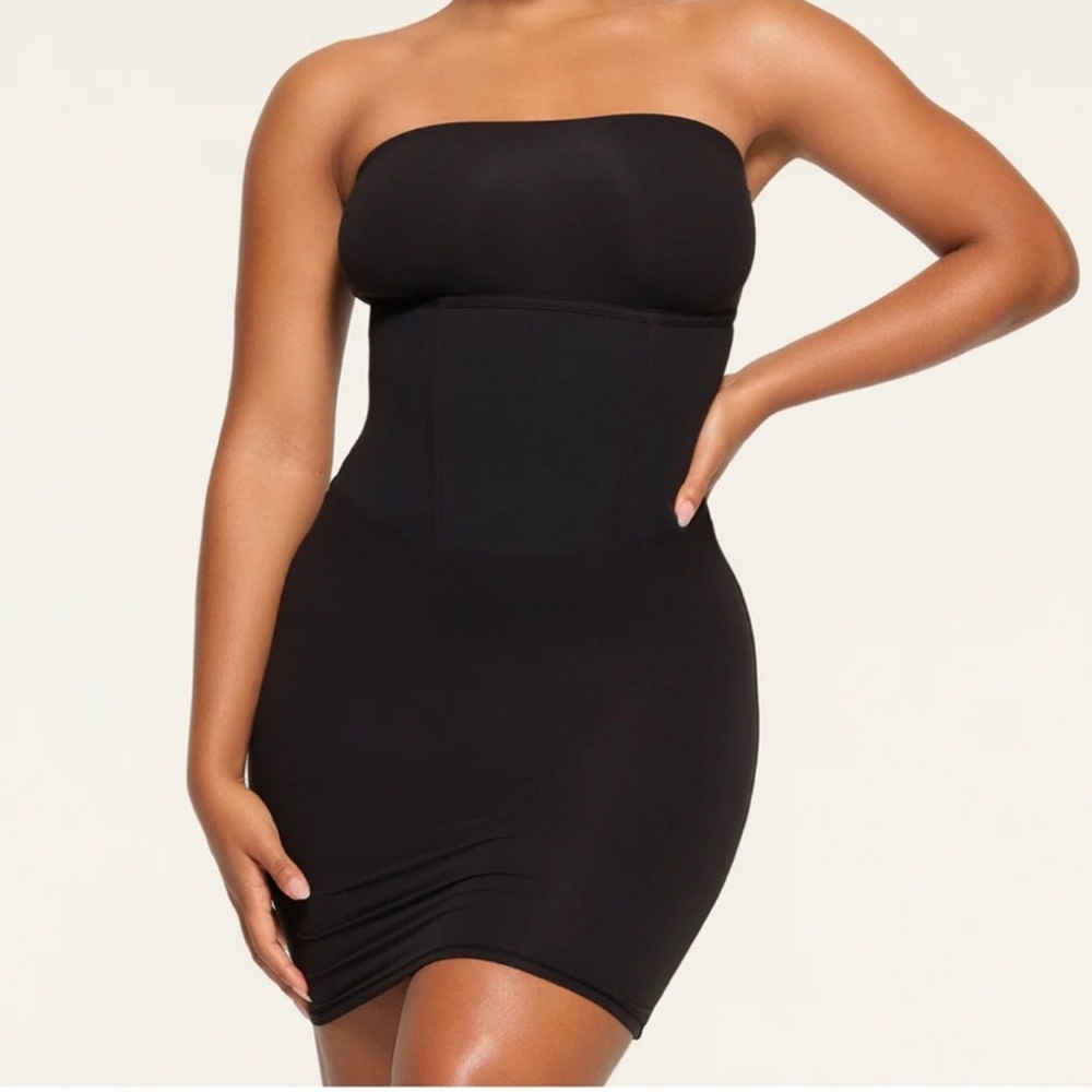 SKIMS Black Size Medium. SKIMS Fits Everybody black dress. NWT.